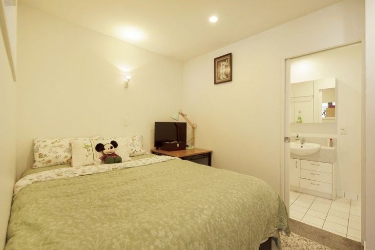 Photo of property in Terrace Heights Apartments, 5b/163 The Terrace, Wellington Central, Wellington, 6011