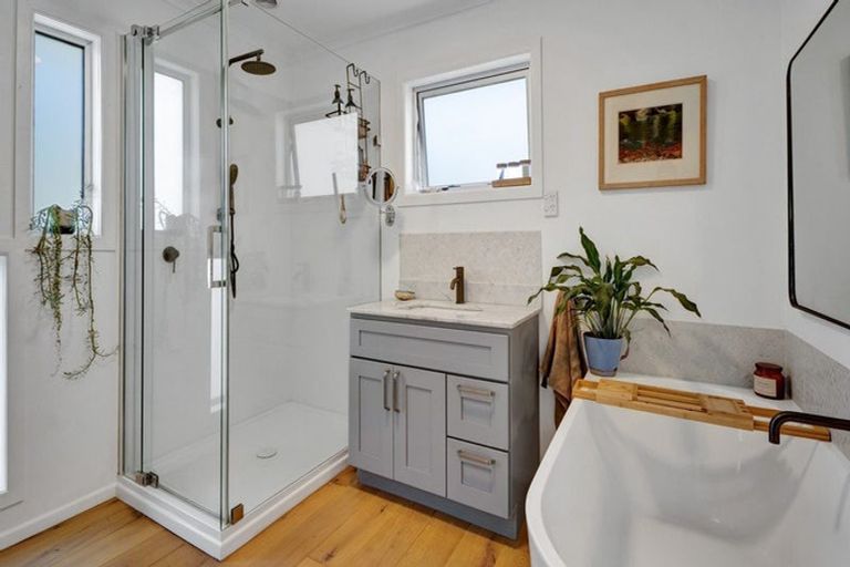 Photo of property in 17 Linda Street, Oakura, 4314