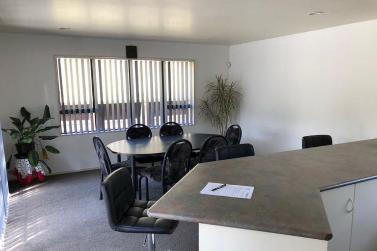 Photo of property in 18 Lobelia Rise, Goodwood Heights, Auckland, 2105