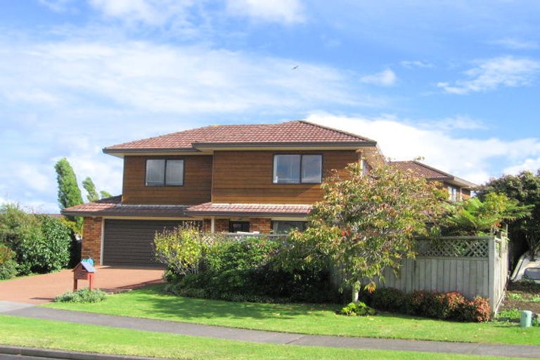 Photo of property in 11a Kookaburra Place, Botany Downs, Auckland, 2010
