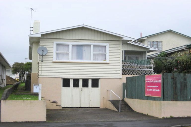 Photo of property in 75 Vivian Street, New Plymouth, 4310