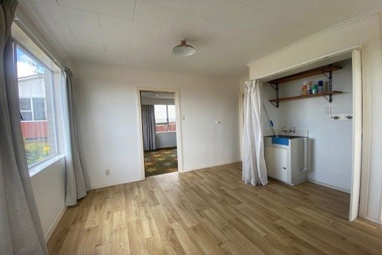 Photo of property in 6b Reese Jones Grove, Maungaraki, Lower Hutt, 5010