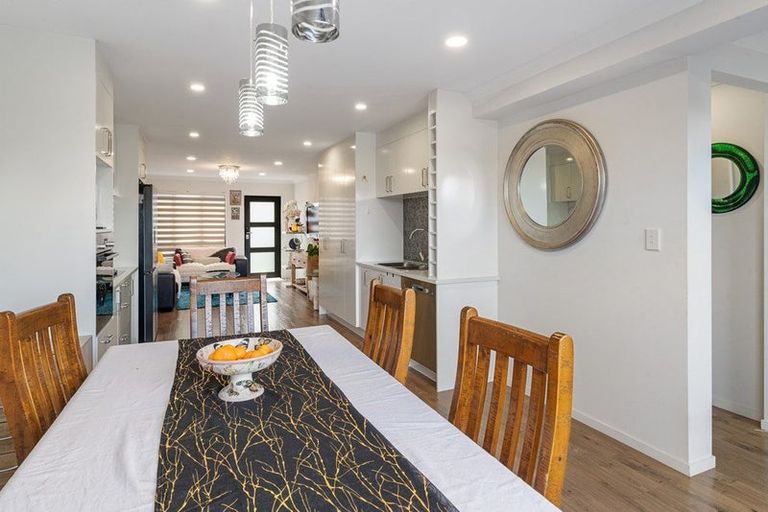 Photo of property in 13 Lovely Lane, Manurewa, Auckland, 2102