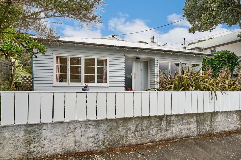 Photo of property in 53 Pukatea Street, Eastbourne, Lower Hutt, 5013