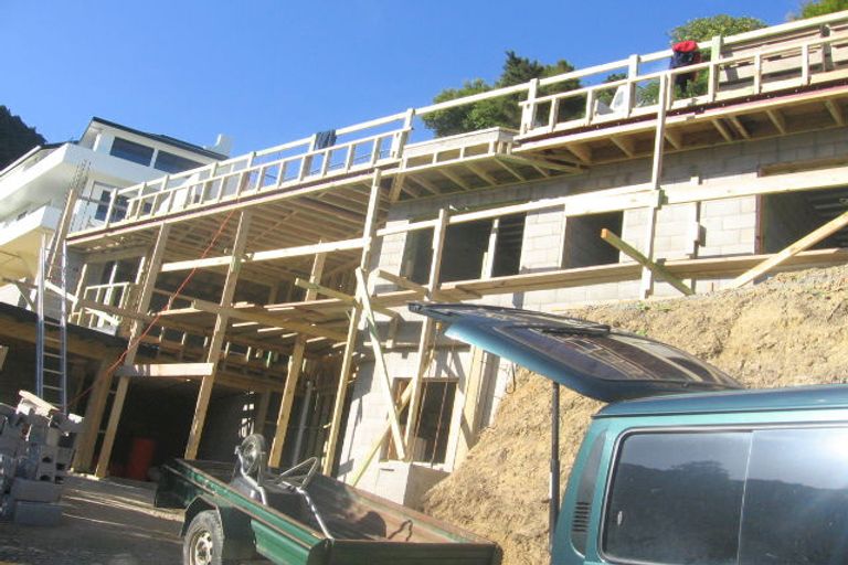 Photo of property in 8 Latham Road, York Bay, Lower Hutt, 5013