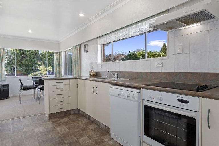 Photo of property in 2 Tupaea Place, Otumoetai, Tauranga, 3110