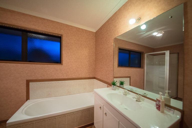 Photo of property in 8a Palm Avenue, Hokowhitu, Palmerston North, 4410