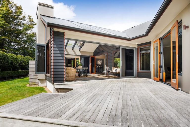 Photo of property in 7 Titirangi Drive, Fitzherbert, Palmerston North, 4471