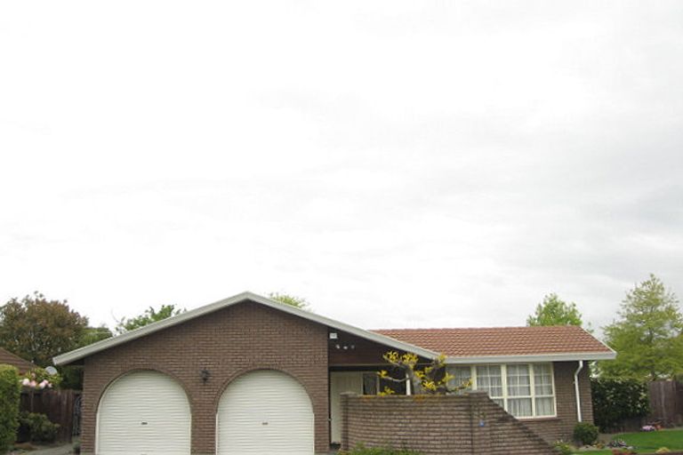 Photo of property in 23 Regency Crescent, Redwood, Christchurch, 8051