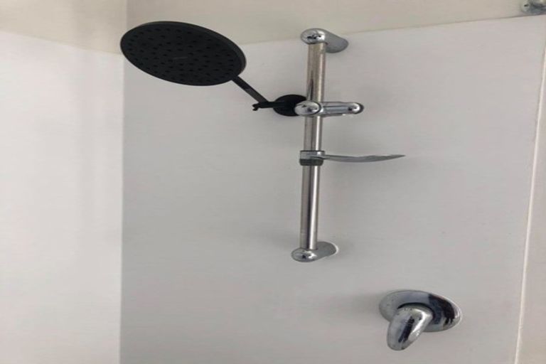 Photo of property in 1/84 Greenslade Crescent, Northcote, Auckland, 0627