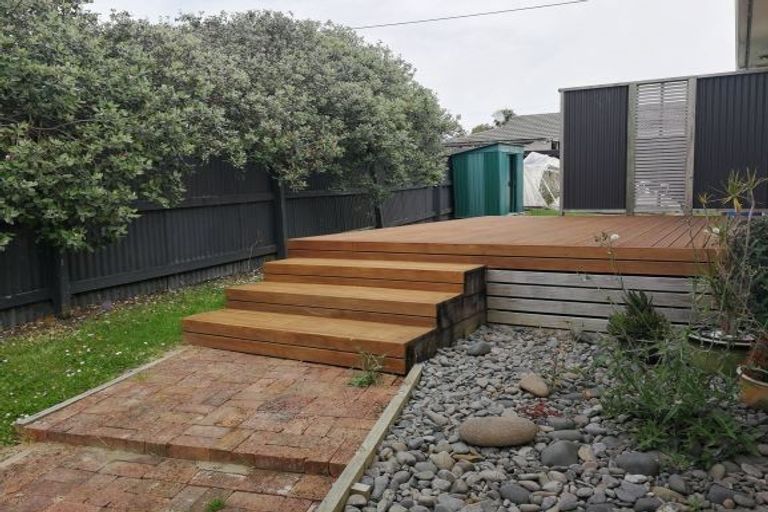Photo of property in 12 Bamboo Grove, Kelston, Auckland, 0602