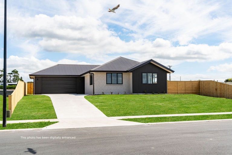 Photo of property in 59 Te Taniwha Road, One Tree Point, 0118