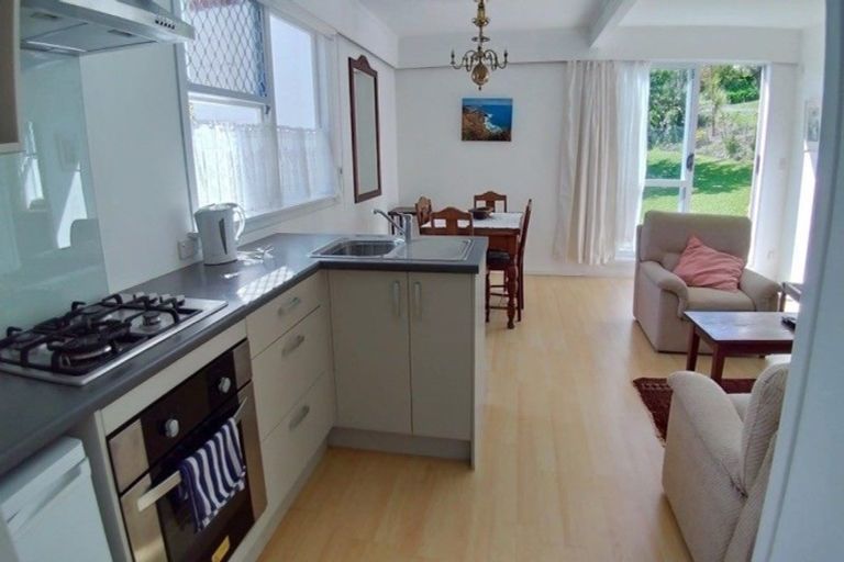 Photo of property in 4/2 Scarboro Terrace, Murrays Bay, Auckland, 0630