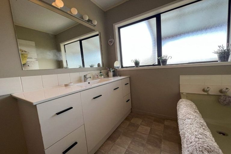 Photo of property in 1/19 Sturm Avenue, Massey, Auckland, 0614