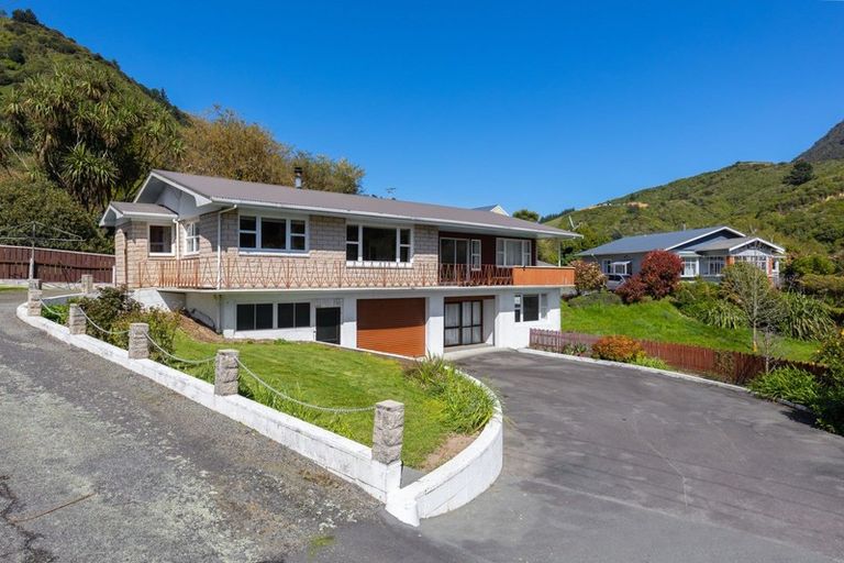 Photo of property in 55 Dorset Street, Picton, 7220