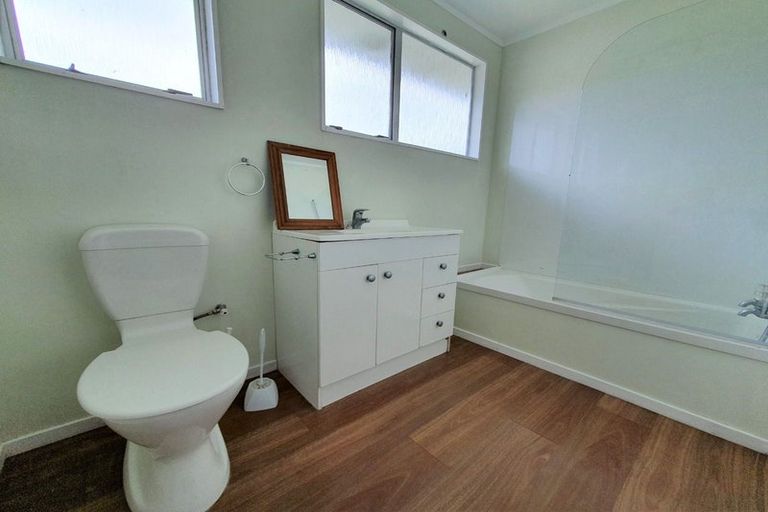 Photo of property in 1/9 Gemstone Drive, Birchville, Upper Hutt, 5018