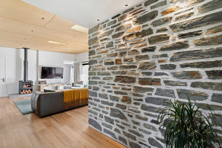 Photo of property in 8 Pounamu Avenue, Albert Town, Wanaka, 9305