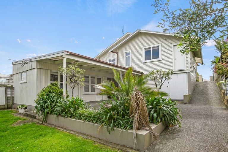 Photo of property in 14 Mclean Street, Strandon, New Plymouth, 4312