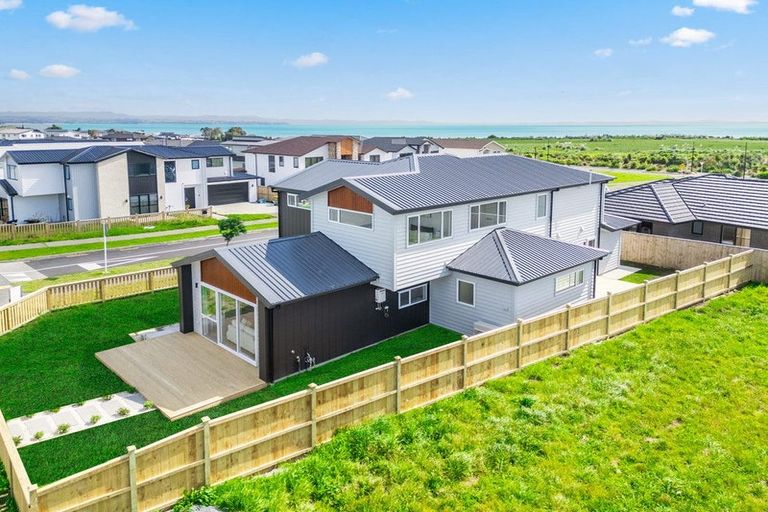 Photo of property in 1 Ritetai Street, Clarks Beach, 2122