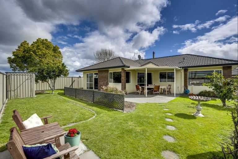 Photo of property in 19 Addington Place, Taradale, Napier, 4112