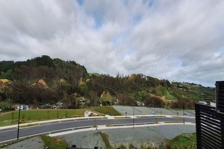 Photo of property in 44 Turtleback Avenue, Whitby, 5024