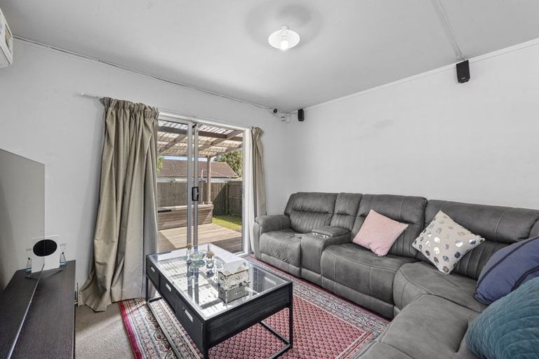 Photo of property in 1/3 Dorendia Place, Clendon Park, Auckland, 2103