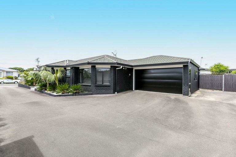 Photo of property in 24 Sackville Street, Fitzroy, New Plymouth, 4312