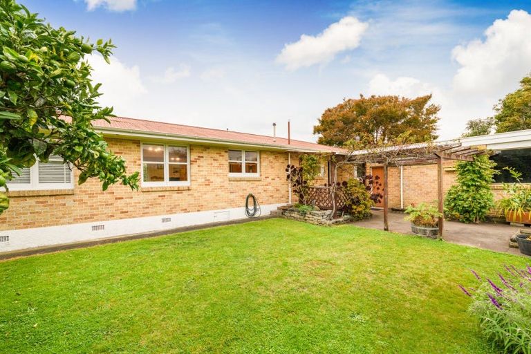 Photo of property in 14 Innes Place, Roslyn, Palmerston North, 4414