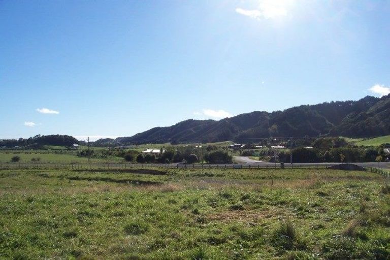 Photo of property in 14 Mountain View Drive, Manakau, 5583