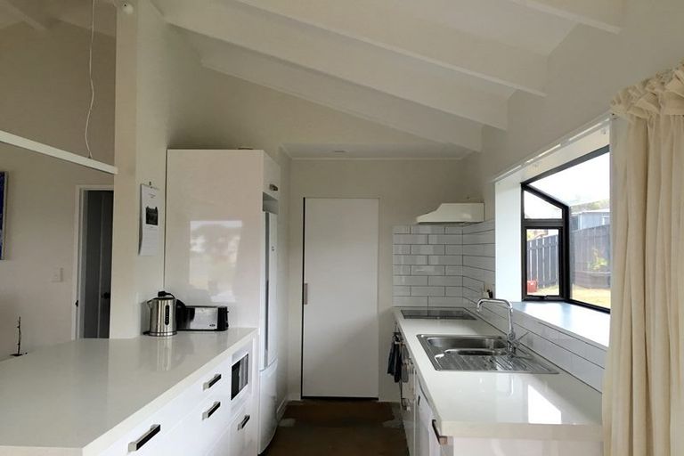 Photo of property in 17 Cobar Close, Maupuia, Wellington, 6022