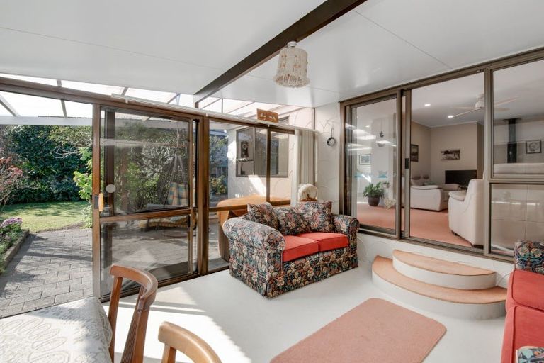 Photo of property in 5 Edgewater Grove, Orewa, 0931