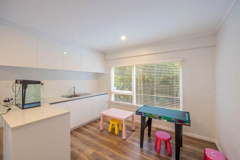 Photo of property in 2/4 Rangitoto Terrace, Milford, Auckland, 0620