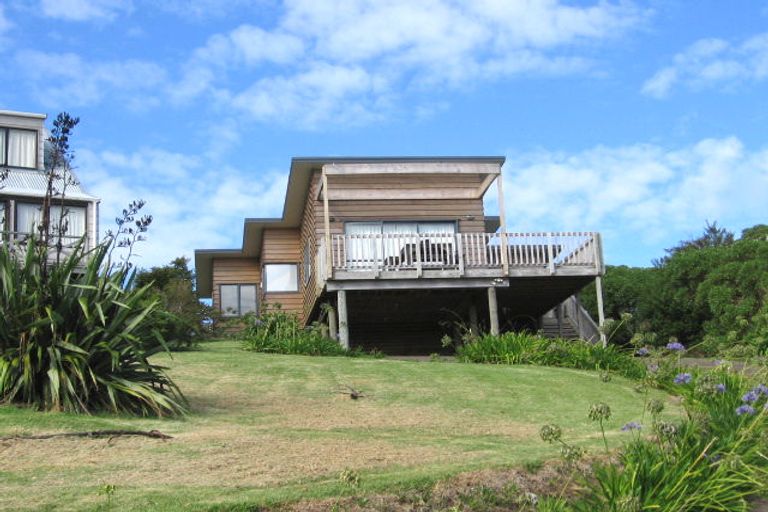 Photo of property in 48 Queens Drive, Oneroa, Waiheke Island, 1081