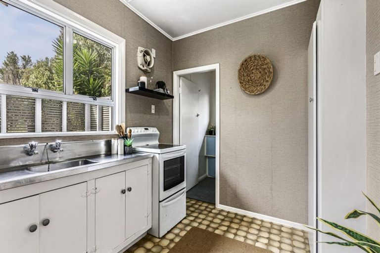 Photo of property in 60 Wallath Road, Westown, New Plymouth, 4310