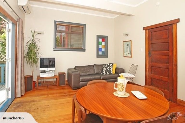 Photo of property in 124 Russell Terrace, Berhampore, Wellington, 6023