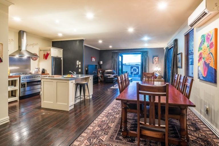 Photo of property in 9 Shearwater Rise, Paraparaumu Beach, Paraparaumu, 5032