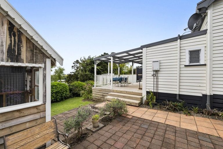 Photo of property in 132 Tukapa Street, Westown, New Plymouth, 4310