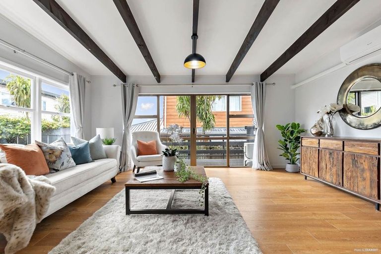 Photo of property in 1/20 Hogans Road, Glenfield, Auckland, 0629