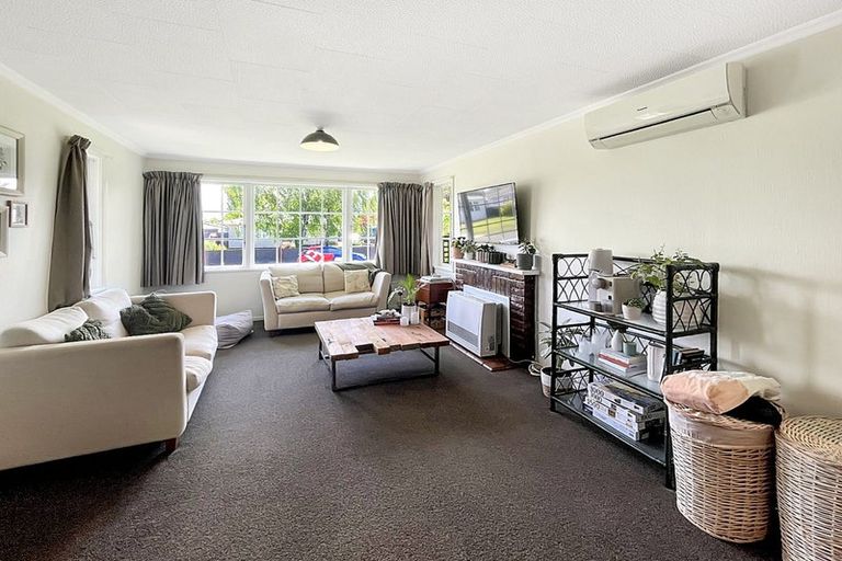 Photo of property in 8 Norwich Place, Awapuni, Palmerston North, 4412