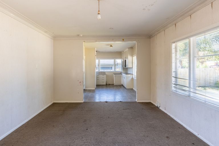 Photo of property in 383 Massey Road, Mangere East, Auckland, 2024