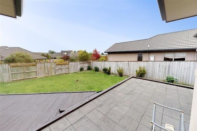 Photo of property in 19 Johnstone Drive, Fitzherbert, Palmerston North, 4410