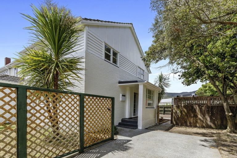 Photo of property in 1/87 Cambridge Terrace, Waterloo, Lower Hutt, 5011