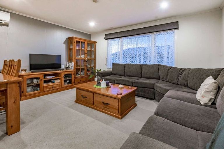 Photo of property in 1/5 Hill Crescent, Papakura, 2110