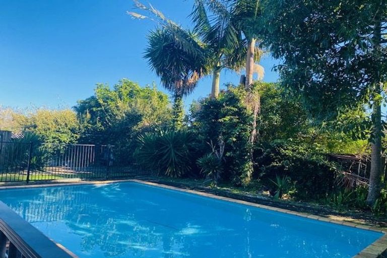 Photo of property in 22 Hedge Row, Sunnyhills, Auckland, 2010