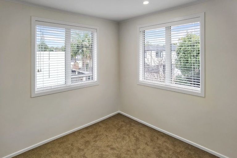 Photo of property in 27 Marsh Avenue, Forrest Hill, Auckland, 0620