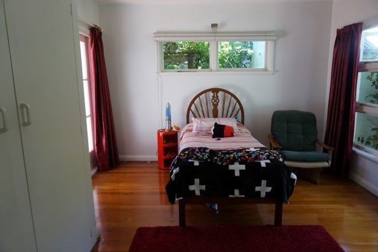 Photo of property in 215 Memorial Avenue, Burnside, Christchurch, 8053