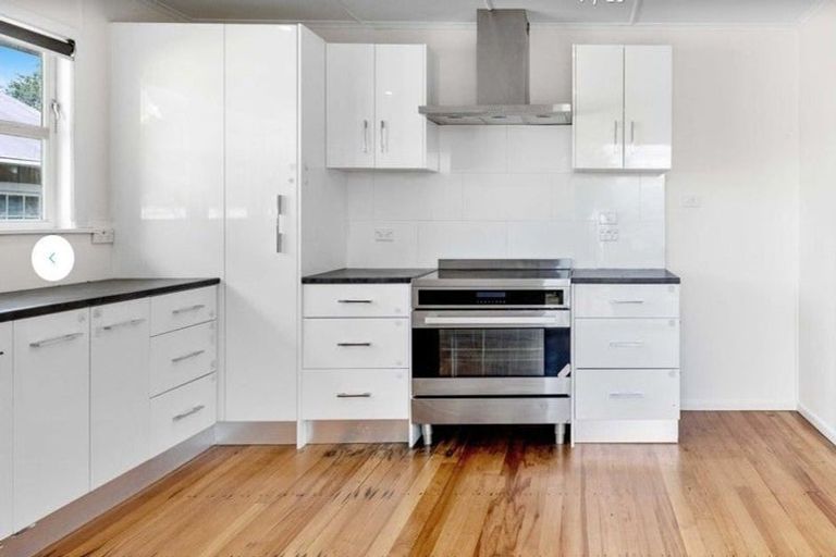 Photo of property in 62 Waipani Road, Te Atatu Peninsula, Auckland, 0610