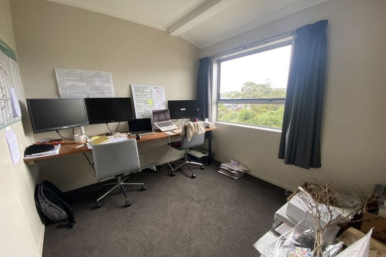 Photo of property in 31 Crocombe Crescent, Beach Haven, Auckland, 0626