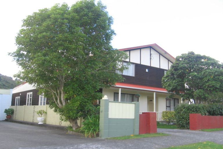 Photo of property in 35 Poole Crescent, Wainuiomata, Lower Hutt, 5014