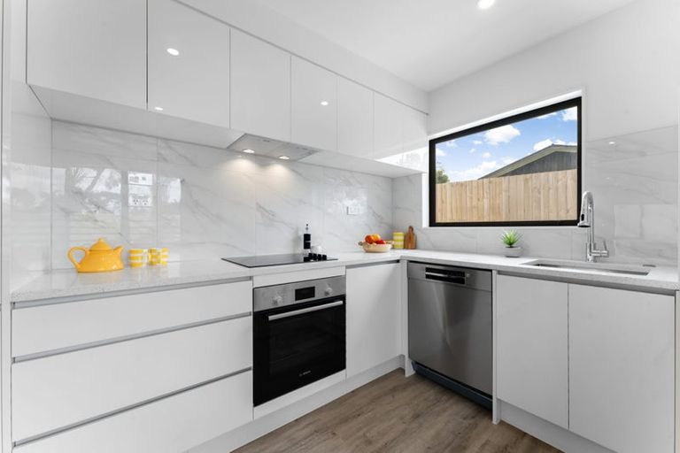 Photo of property in 89c Oreil Avenue, West Harbour, Auckland, 0618